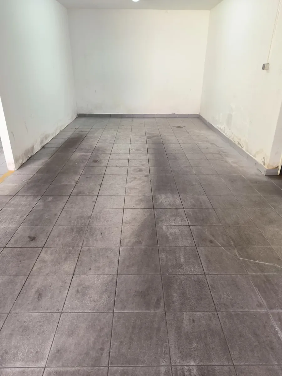 Profesionalno strojno pranje betonskih podova u skladištu – Silba Zagreb
