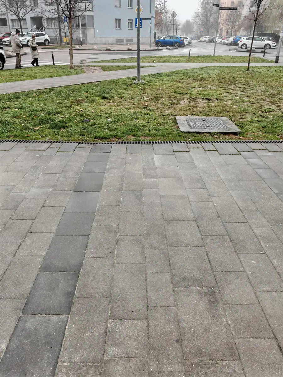 Profesionalno strojno pranje rukohvata i betonskih barijera na stubištima