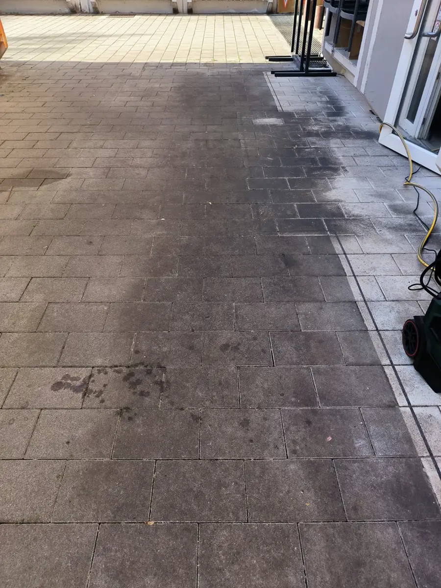 Silba pranje miniwashom vraćanje izvornog izgleda kamenim kockama u dvorištu