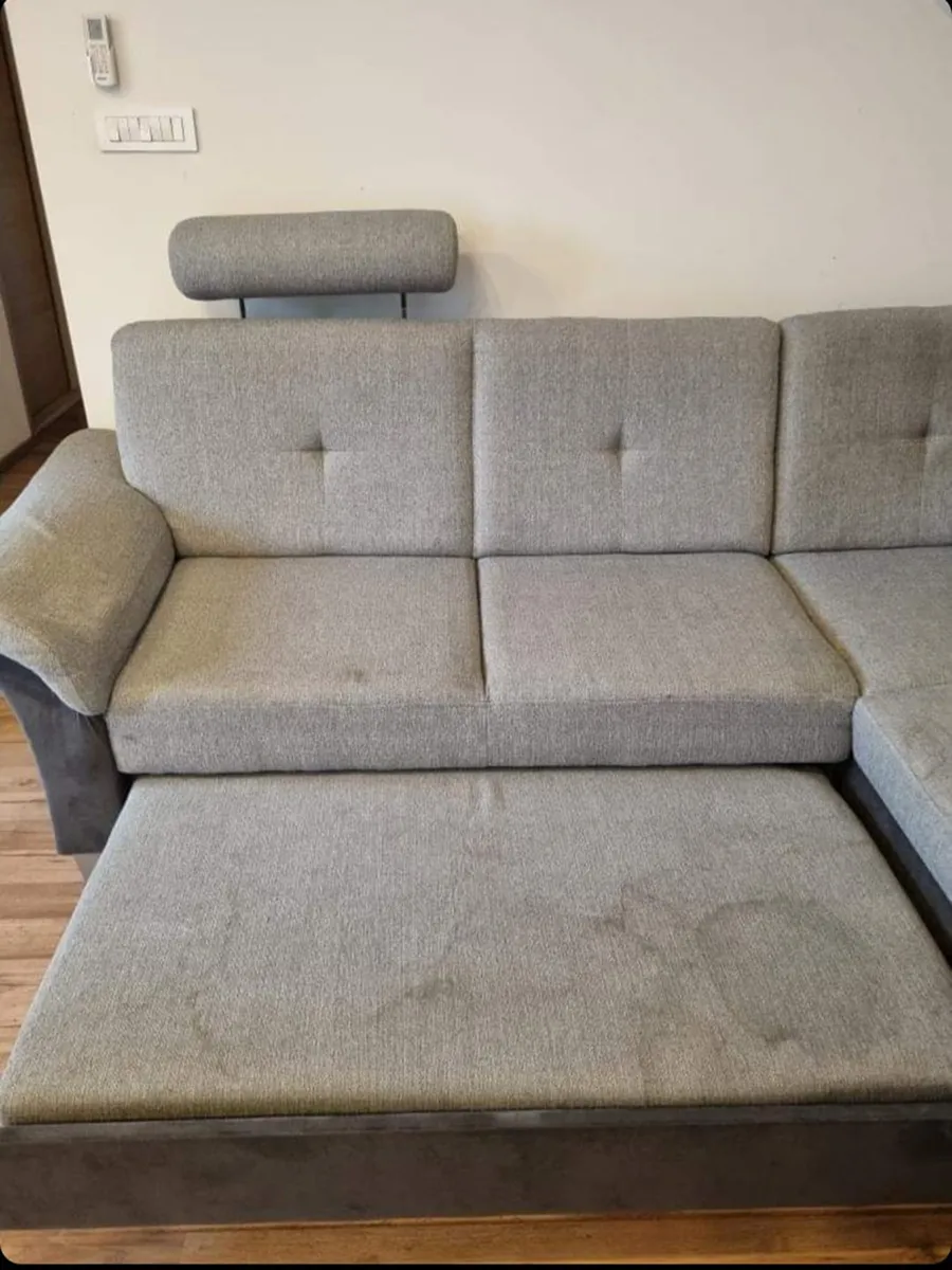 Uklanjanje žutih mrlja i neugodnih mirisa s madraca dubinskom metodom