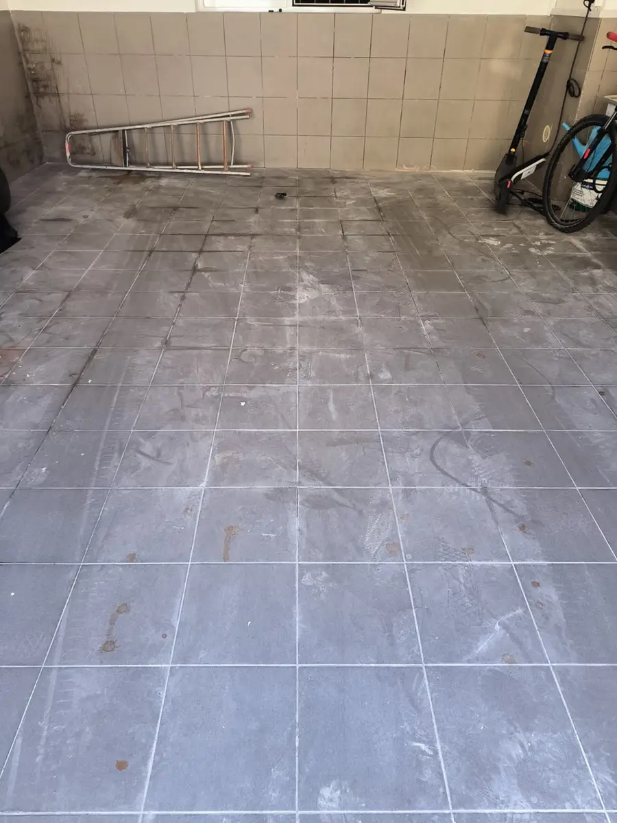 Usporedba čistoće za opločnike prije i nakon visokotlačnog pranja